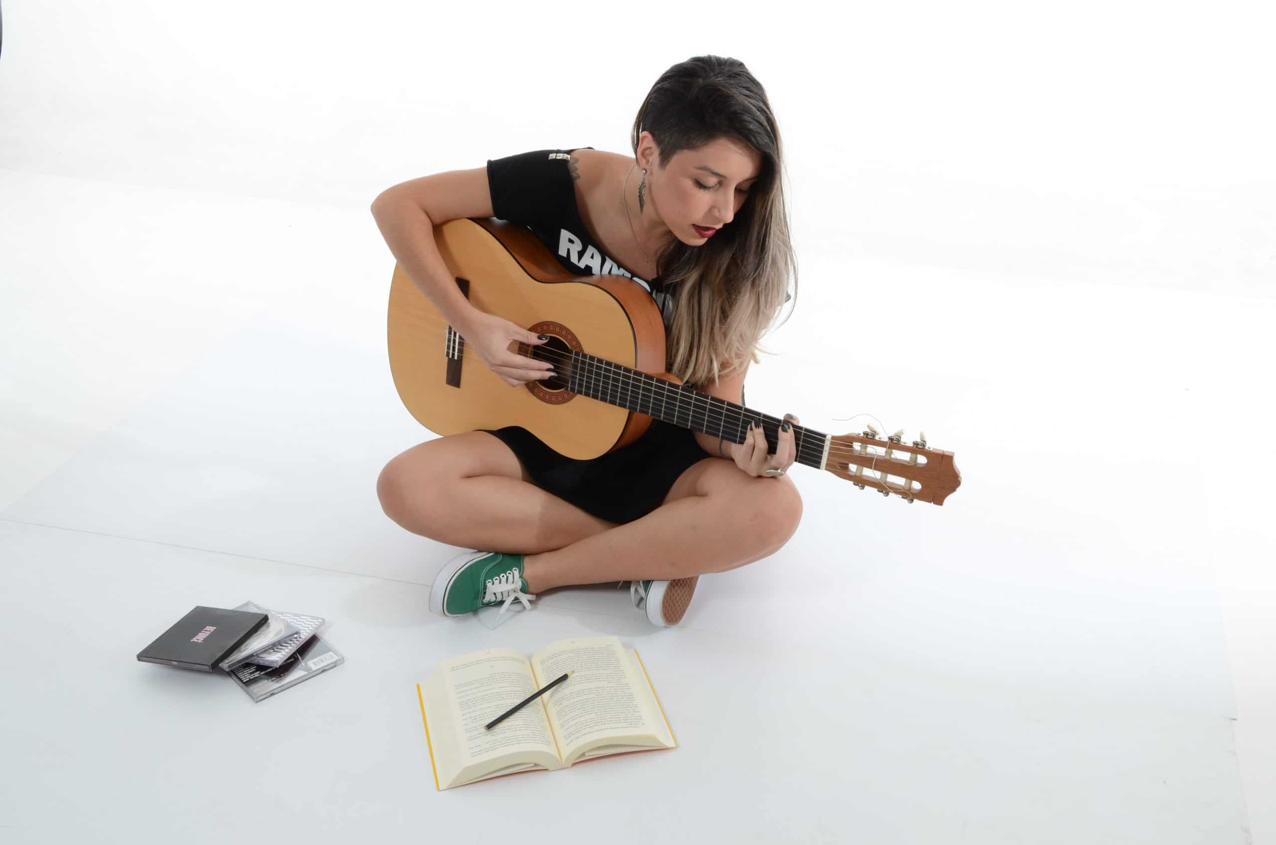 The Most Profitable Niches For Affiliate Marketing - Playing a Guitar
